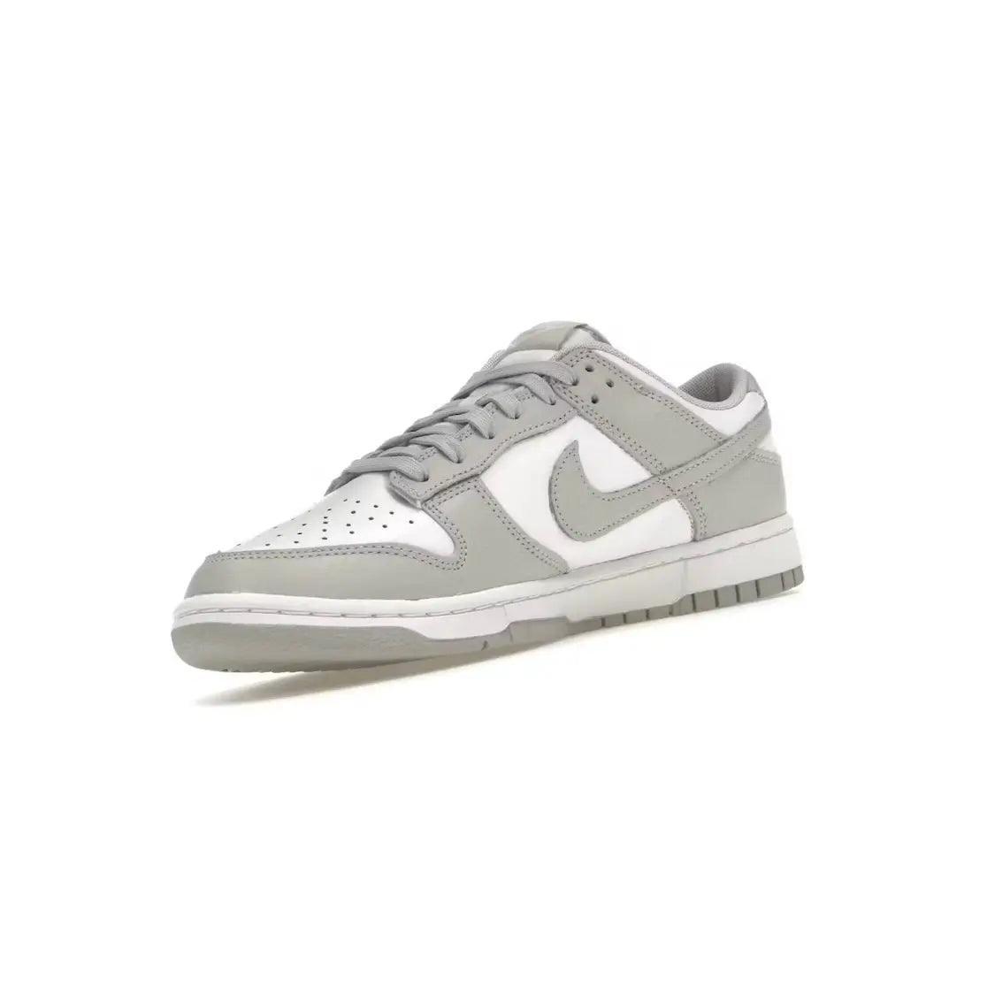 Baskets Dunk Low basse coloris gris brouillard - JIRISU